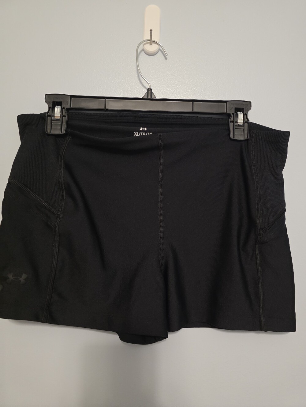 Under Armour Women Shorts XL